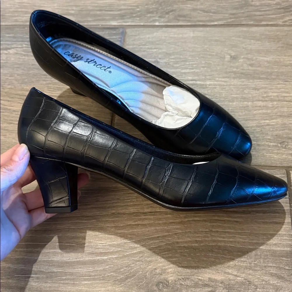 Easy Street Black Croc-Patterned Heels Sz 8 W
